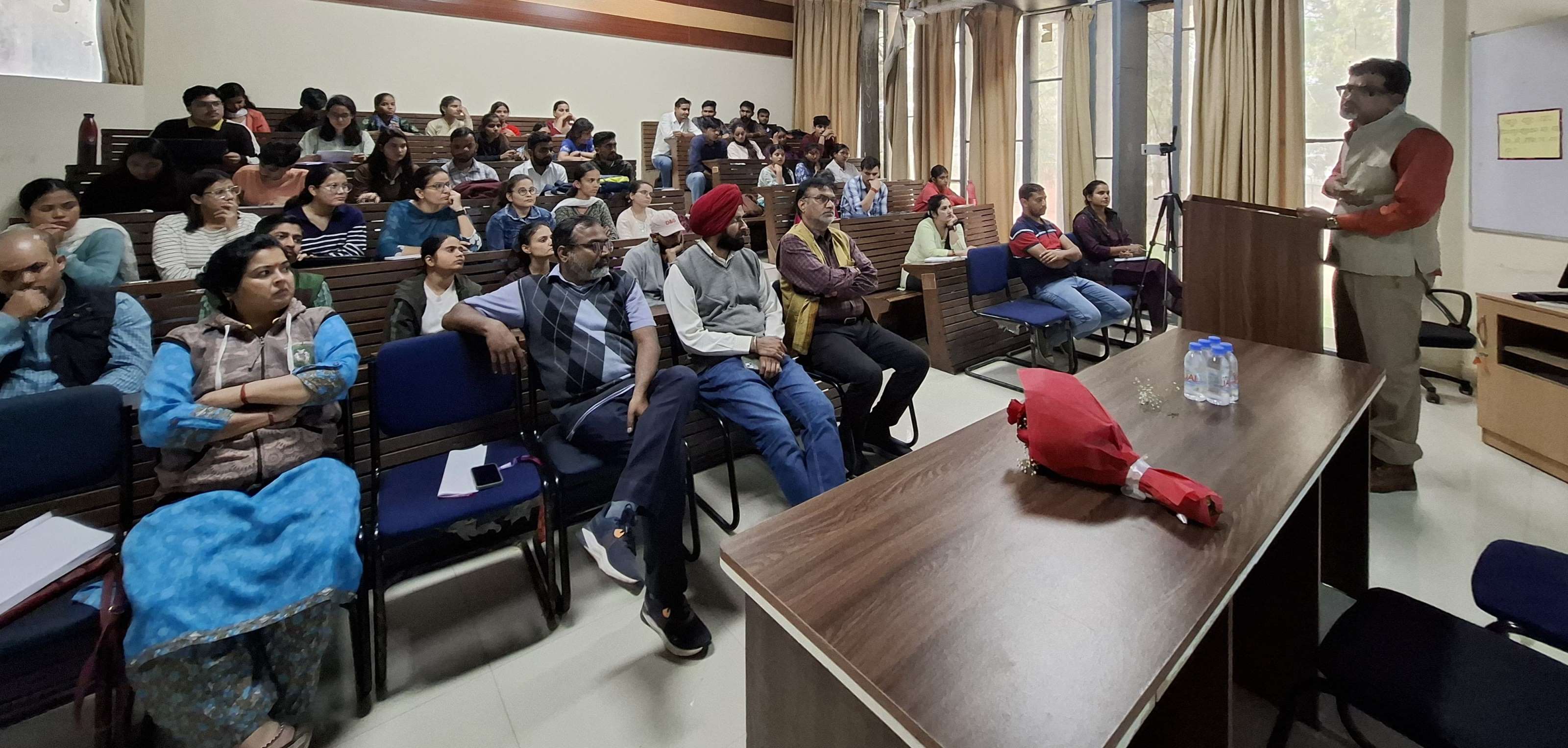 हिंदी-विभाग में मुक्तिबोध और उनका संघर्ष विषय पर व्याख्यान का आयोजन किया गया।